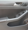 volkswagen jetta 2011 gray sedan se gasoline 5 cylinders 5 speed manual 75080