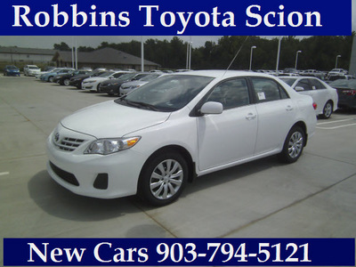 toyota corolla 2013 white sedan le gasoline 4 cylinders front wheel drive automatic 75569