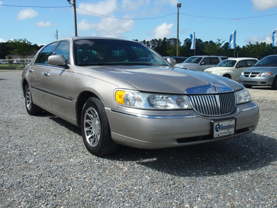 lincoln town car 2000 beige sedan signature gasoline v8 rear wheel drive automatic 27569