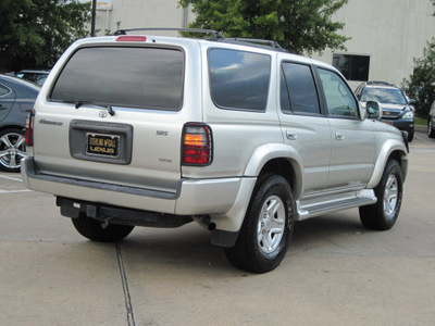 toyota 4runner 2000 silver suv sr5 gasoline v6 rear wheel drive automatic with overdrive 77074