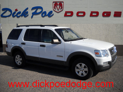 ford explorer 2006 white suv xlt gasoline 8 cylinders 4 wheel drive automatic 79925