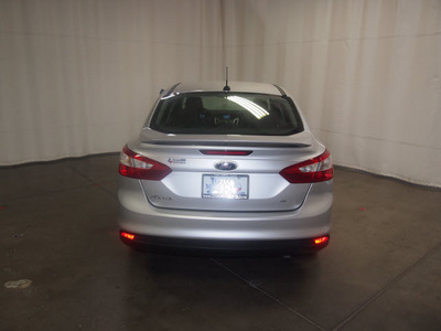 ford focus 2012 silver sedan se flex fuel 4 cylinders front wheel drive automatic 76108
