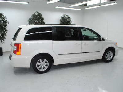 chrysler town and country 2011 white van touring flex fuel 6 cylinders front wheel drive automatic 91731