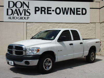 dodge ram 1500 2008 white pickup truck sxt gasoline 6 cylinders rear wheel drive automatic with overdrive 76011