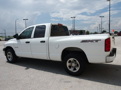 dodge ram 1500 2008 white pickup truck sxt gasoline 6 cylinders rear wheel drive automatic with overdrive 76011