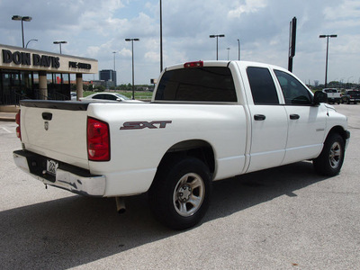 dodge ram 1500 2008 white pickup truck sxt gasoline 6 cylinders rear wheel drive automatic with overdrive 76011