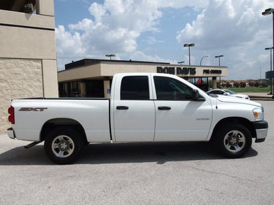 dodge ram 1500 2008 white pickup truck sxt gasoline 6 cylinders rear wheel drive automatic with overdrive 76011