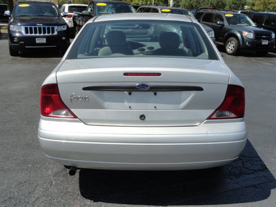 ford focus 2003 silver sedan lx gasoline 4 cylinders front wheel drive automatic 60443