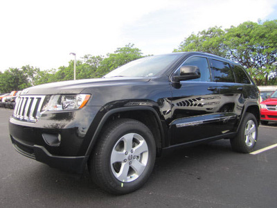 jeep grand cherokee 2013 black suv laredo gasoline 6 cylinders 2 wheel drive automatic 33157