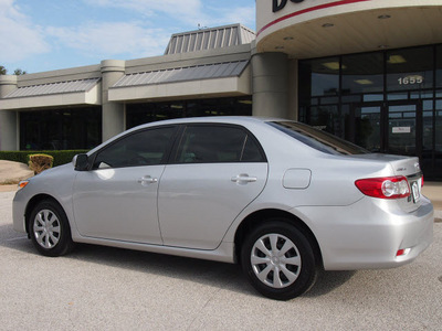 toyota corolla 2011 silver sedan le gasoline 4 cylinders front wheel drive automatic 76011