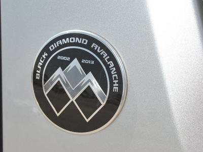chevrolet black diamond avalanche 2013 silver suv ltz flex fuel v8 2 wheel drive 6 speed automatic 75067