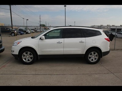 chevrolet traverse 2012 white suv lt w 1lt gasoline 6 cylinders front wheel drive 6 speed automatic 75041
