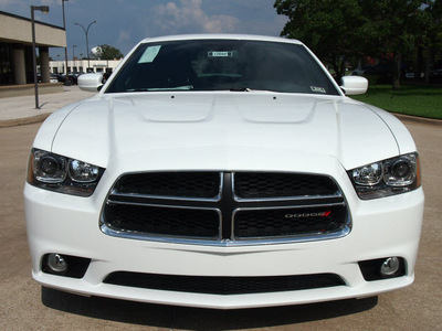 dodge charger 2013 white sedan r t gasoline 8 cylinders rear wheel drive automatic 76011