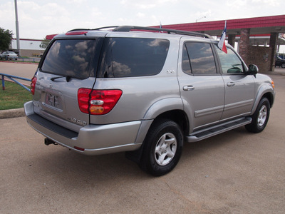 toyota sequoia 2001 gray suv sr5 gasoline 8 cylinders dohc 4 wheel drive automatic 77845