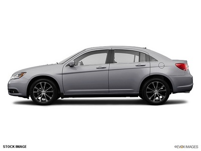 chrysler 200 2013 sedan 6 cylinders not specified 76210