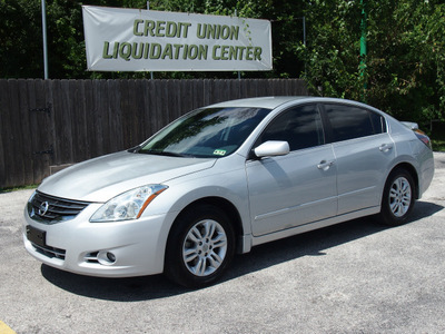 nissan altima 2011 silver sedan 2 5 s gasoline 4 cylinders front wheel drive autostick 77070