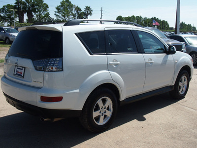 mitsubishi outlander 2010 white suv es gasoline 4 cylinders front wheel drive autostick 77065