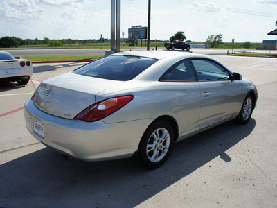 toyota camry solara 2004 silver coupe sle gasoline 4 cylinders front wheel drive automatic 76087
