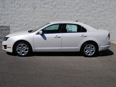 ford fusion 2010 white sedan se gasoline 4 cylinders front wheel drive not specified 44060