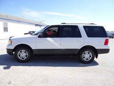 ford expedition 2004 white suv xlt gasoline 8 cylinders 4 wheel drive 4 speed automatic 77388