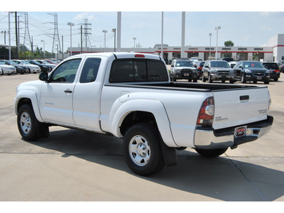 toyota tacoma 2010 white prerunner v6 gasoline 6 cylinders 2 wheel drive automatic with overdrive 77469