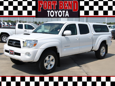 toyota tacoma 2008 white v6 gasoline 6 cylinders 4 wheel drive automatic with overdrive 77469