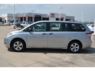 toyota sienna 2011 dk  gray van le 8 passenger gasoline 4 cylinders front wheel drive automatic with overdrive 77469