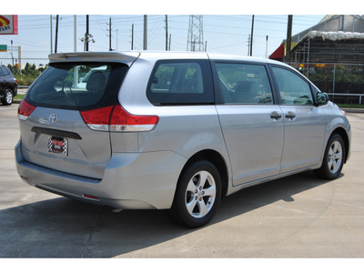 toyota sienna 2011 dk  gray van le 8 passenger gasoline 4 cylinders front wheel drive automatic with overdrive 77469