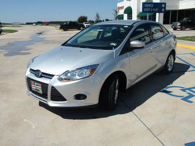 ford focus 2013 silver sedan se flex fuel 4 cylinders front wheel drive automatic 76230