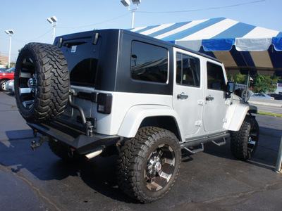 jeep wrangler unlimited 2009 silver suv sahara gasoline 6 cylinders 4 wheel drive automatic with overdrive 07730