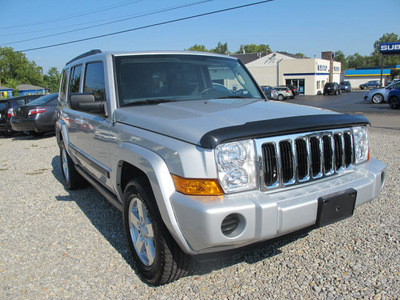 jeep commander 2007 silver suv sport gasoline 6 cylinders 4 wheel drive automatic 45324