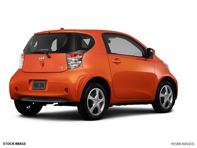 scion iq 2013 scion iq 6sp at base gasoline 4 cylinders front wheel drive not specified 27707