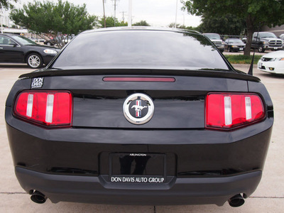 ford mustang 2012 black coupe v6 gasoline 6 cylinders rear wheel drive automatic 76011
