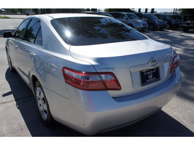 toyota camry 2009 silver sedan le gasoline 4 cylinders front wheel drive automatic 77339
