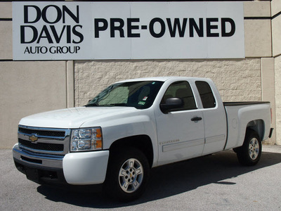 chevrolet silverado 1500 2009 white pickup truck lt gasoline 8 cylinders 2 wheel drive automatic 76011