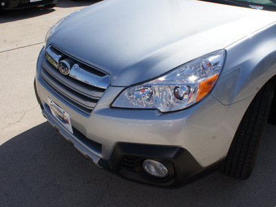 subaru outback 2013 ice silver metallic wagon 2 5i limited gasoline 4 cylinders all whee drive cont  variable trans  76205