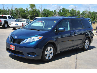 toyota sienna 2011 dk  green van le 7 passenger auto access sea gasoline 6 cylinders front wheel drive automatic with overdrive 77074