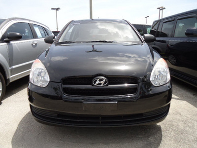 hyundai accent 2009 black hatchback gs gasoline 4 cylinders front wheel drive 5 speed manual 33157