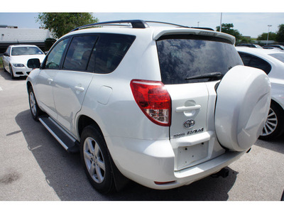 toyota rav4 2006 white suv limited gasoline 6 cylinders front wheel drive automatic 78729