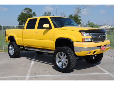 chevrolet silverado 2500hd 2005 yellow lt diesel 8 cylinders 4 wheel drive automatic with overdrive 77338