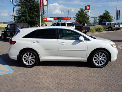 toyota venza 2009 white wagon gasoline 4 cylinders front wheel drive automatic 76087