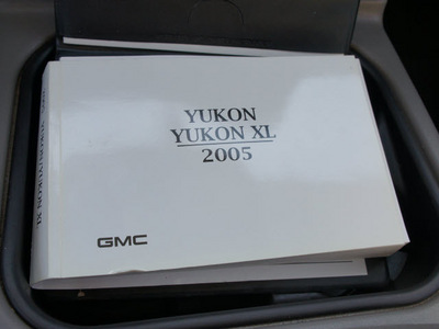 gmc yukon 2005 pewter suv slt gasoline 8 cylinders 4 wheel drive automatic 76087