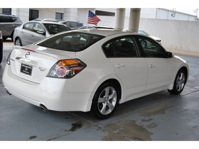 nissan altima 2009 white sedan 3 5 se gasoline 6 cylinders front wheel drive automatic with overdrive 77477