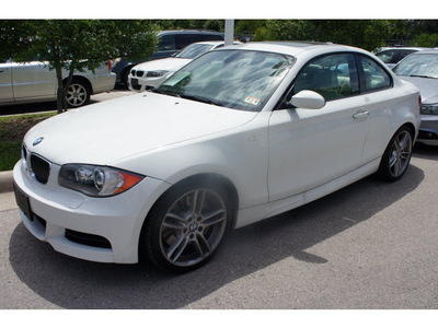 bmw 1 series 2009 white coupe 135i gasoline 6 cylinders rear wheel drive automatic 78729