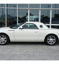 ford thunderbird 2002 white deluxe gasoline 8 cylinders rear wheel drive automatic 78216