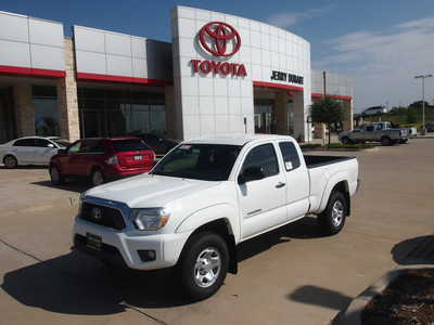 toyota tacoma 2013 white prerunner v6 gasoline 6 cylinders 2 wheel drive 5 speed automatic 76049