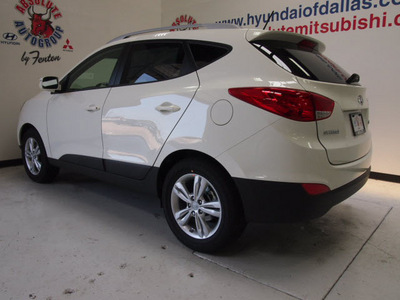 hyundai tucson 2013 cotton white suv gls gasoline 4 cylinders front wheel drive automatic 75150