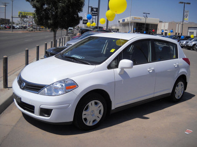 nissan versa 2011 white hatchback gasoline 4 cylinders front wheel drive automatic 79925