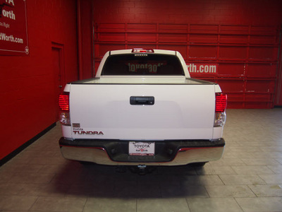 toyota tundra 2010 white sr5 gasoline 8 cylinders 2 wheel drive automatic 76116