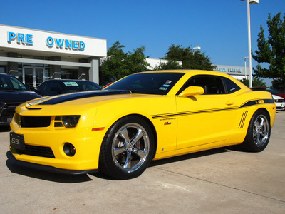 chevrolet camaro 2010 yellow coupe ss gasoline 8 cylinders rear wheel drive 6 speed manual 76011